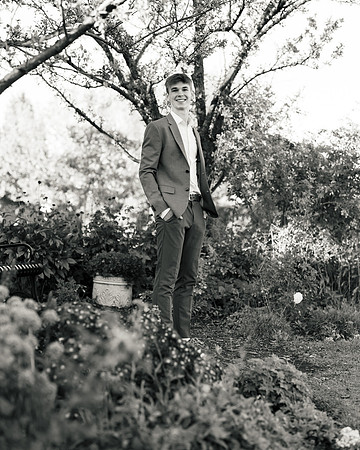 Oscar Senior Shoot-1-148