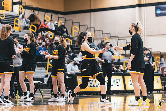2022.01.15 UWS WBB vs. UMM WM8