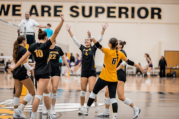 VB vs UW STOUT-1-122