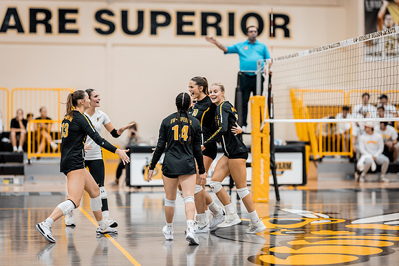 UWS VB vs. CSS-195