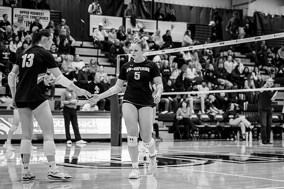 UWS VB vs UWS-8