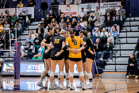 UWS VB vs UWS-4