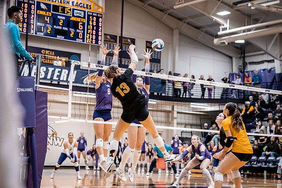 UWS VB vs UWS-3