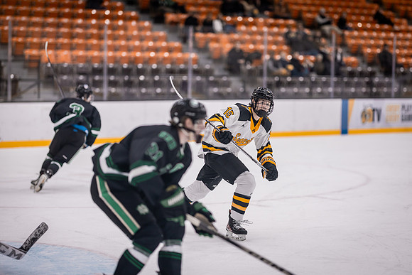 CMHKY vs UND Edits-12