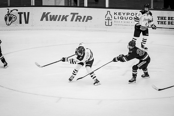 CMHKY vs UND D2-88