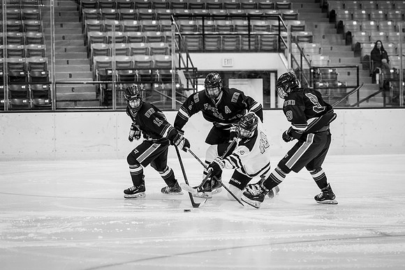 CMHKY vs UND D2-3