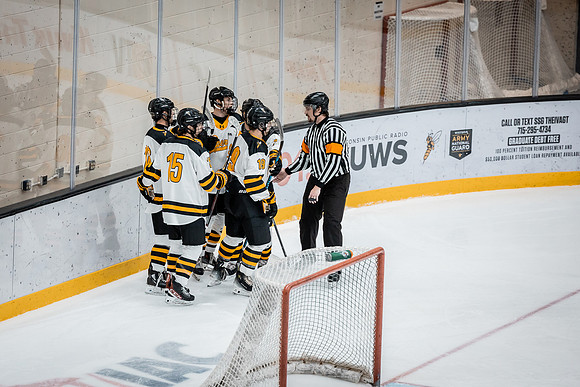 CMHKY vs UND D2-101