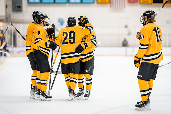 MHKY vs UWSP -217