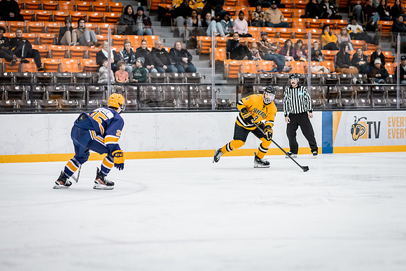 MHKY vs UWSP -239