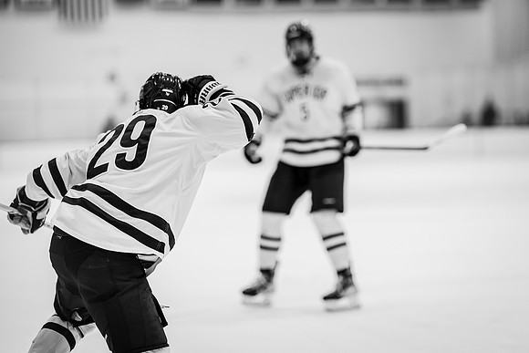 MHKY vs UWSP -210