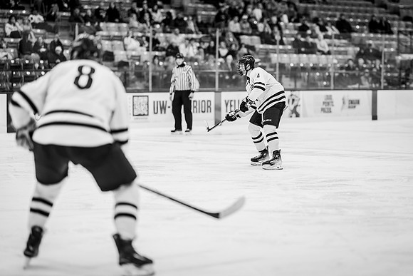 MHKY vs UWSP -238