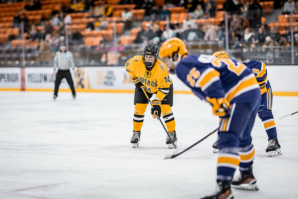 MHKY vs UWSP -165