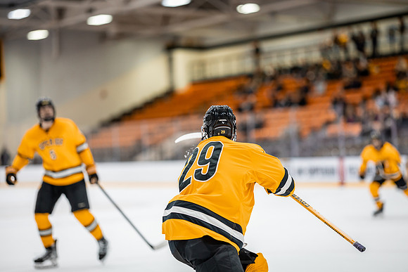 MHKY vs UWSP -207