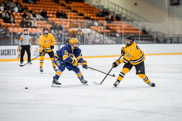 MHKY vs UWSP -240