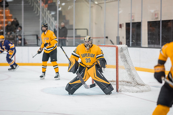 MHKY vs UWSP -247