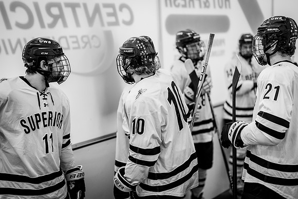 MHKY vs UWRF -178