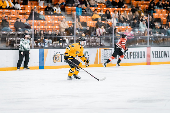 MHKY vs UWRF