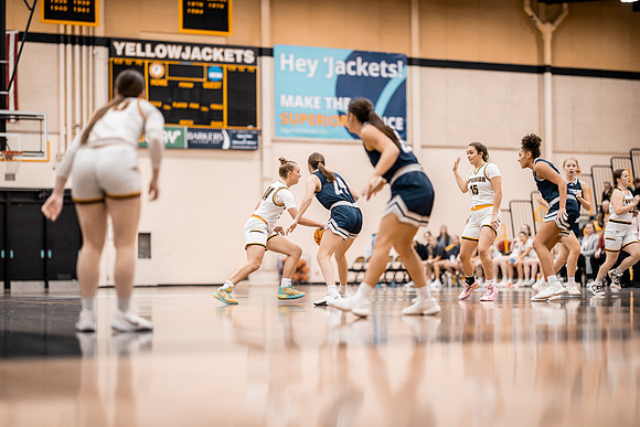 WBB vs STOUT -81