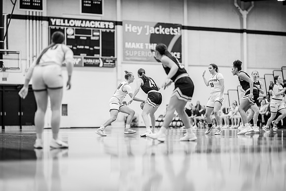 WBB vs STOUT -82