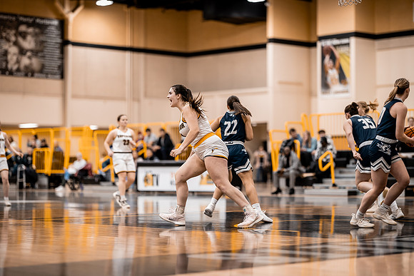 WBB vs STOUT -200