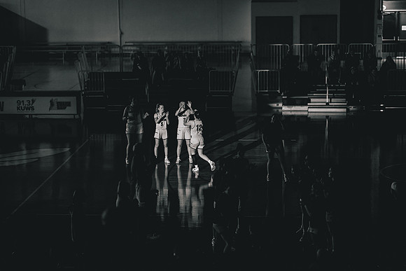 WBB vs STOUT -27