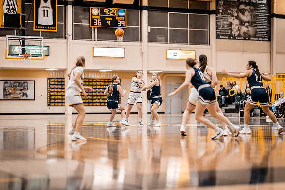 WBB vs STOUT -206