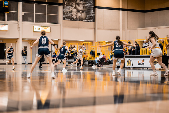 WBB vs STOUT -204