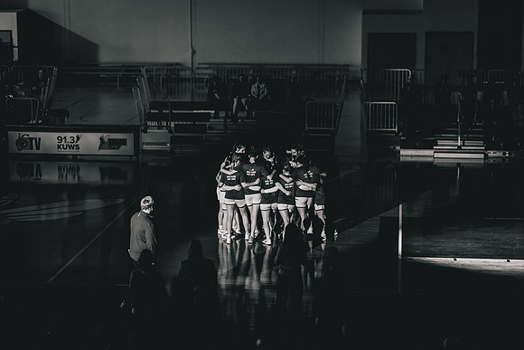 WBB vs STOUT -38
