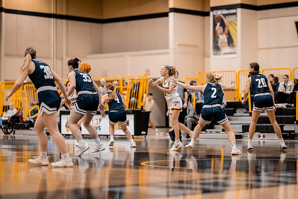 WBB vs STOUT -192