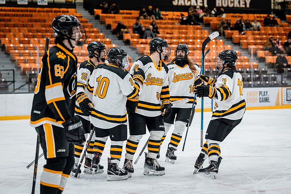 CMHKY vs UWM -16