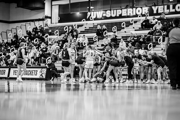 WBB vs STOUT -123