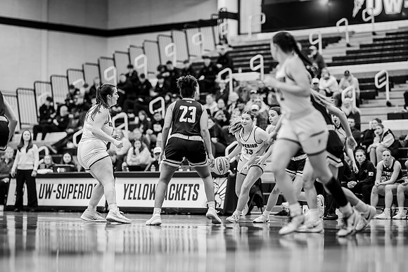 WBB vs STOUT -72