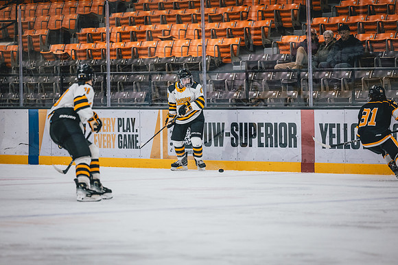 CMHKY vs UWM -122