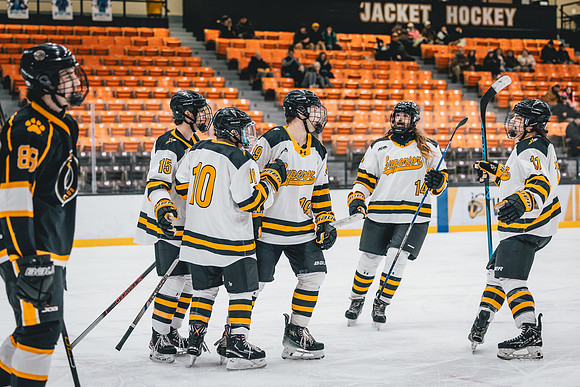 CMHKY vs UWM -67
