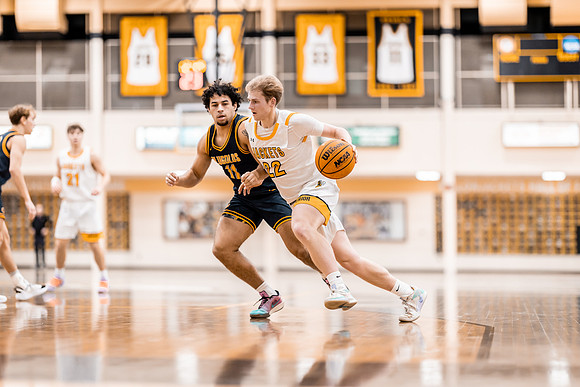 UWS MBB vs UWEC-70