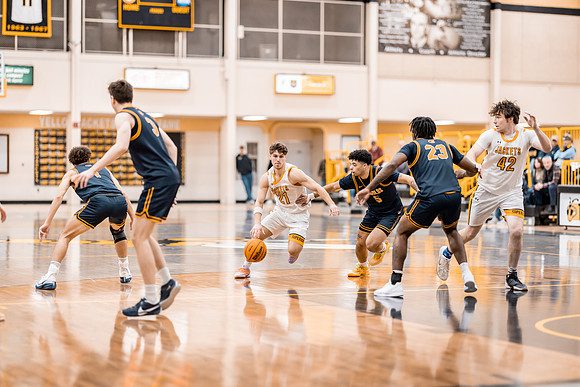UWS MBB vs UWEC-58