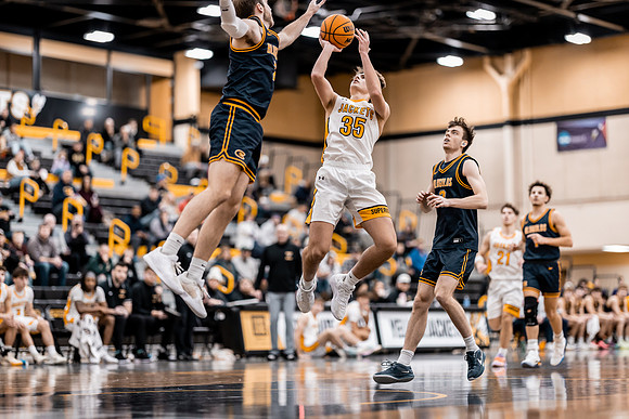 UWS MBB vs UWEC-65