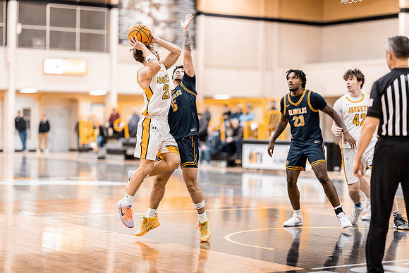 UWS MBB vs UWEC-62