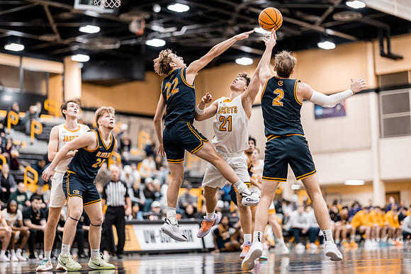 UWS MBB vs UWEC-77