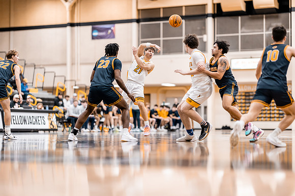UWS MBB vs UWEC-100