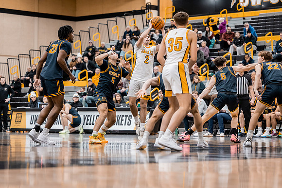 UWS MBB vs UWEC-38