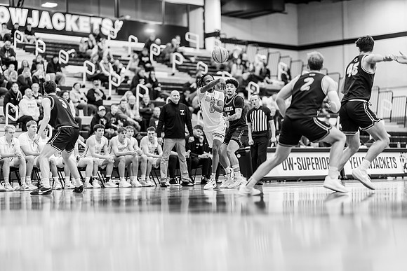 UWS MBB vs UWEC-111