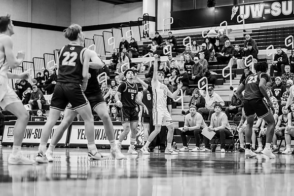 UWS MBB vs UWEC-28