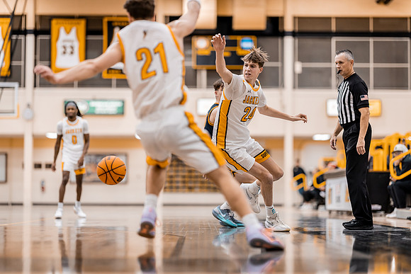 UWS MBB vs UWEC-135