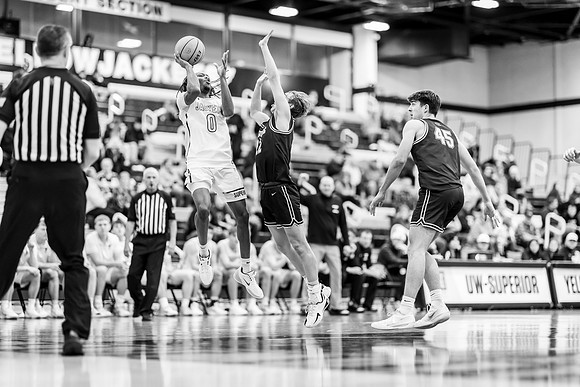 UWS MBB vs UWEC-120