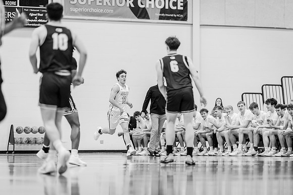 UWS MBB vs UWEC-32