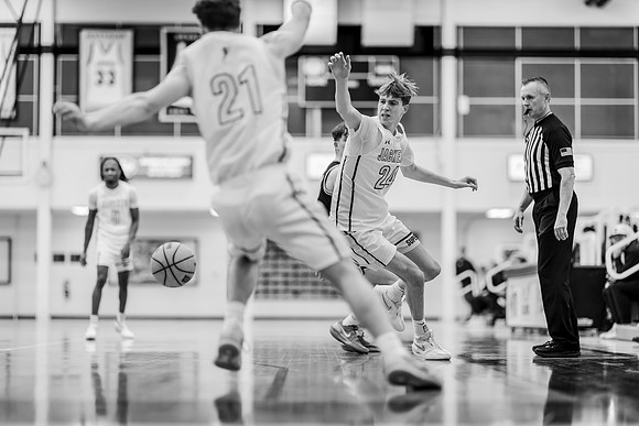 UWS MBB vs UWEC-136