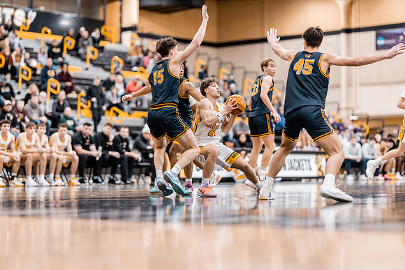 UWS MBB vs UWEC-137