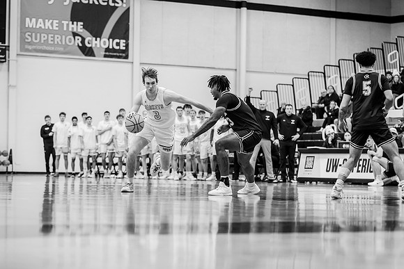 UWS MBB vs UWEC-36