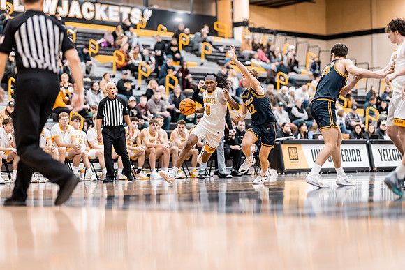 UWS MBB vs UWEC-118
